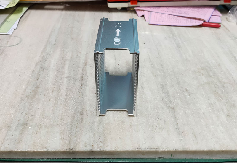 LED支架鋁料盒正面圖.jpg LED支架鋁料盒正面圖.jpg