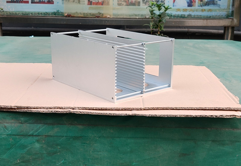 led多功能鋁料盒側(cè)面圖.jpg led多功能鋁料盒側(cè)面圖.jpg